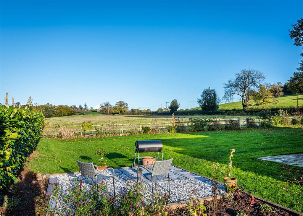 Oaklands Farm-gdn3.jpg