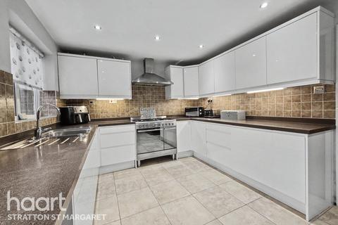 4 bedroom detached house for sale, Griffiths Close, Swindon