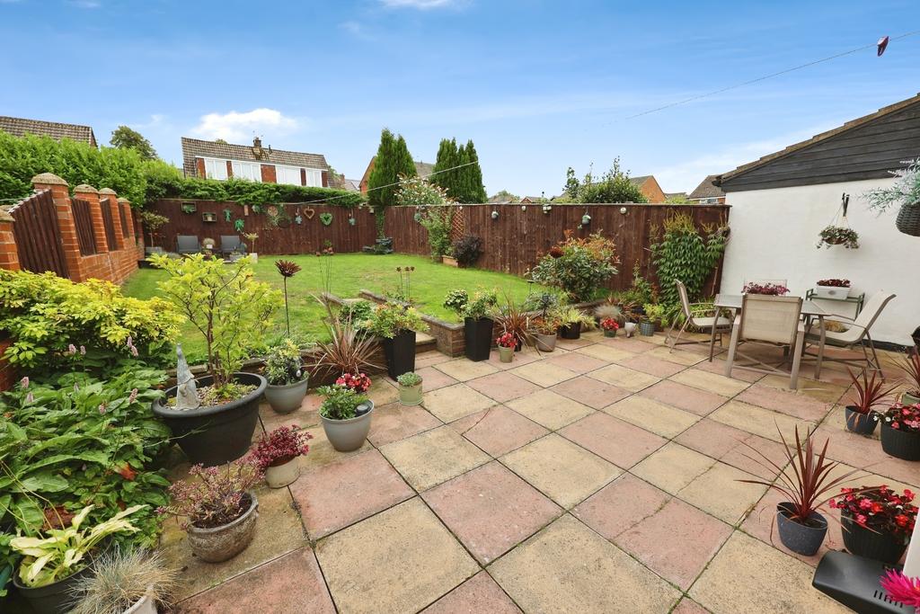 Pbox-garden-325348.JPG