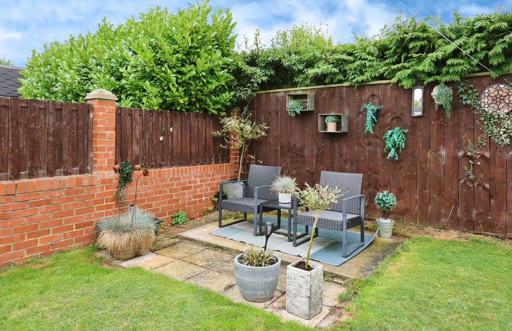 Pbox-garden-325348.JPG