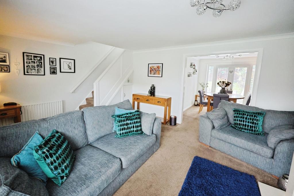 Pbox-living room-325348.JPG