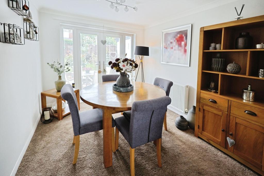 Pbox-dining room-325348.JPG