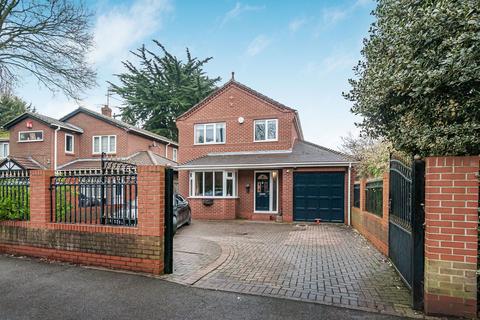 4 bedroom detached house for sale, Chanterlands Avenue, Hull HU5