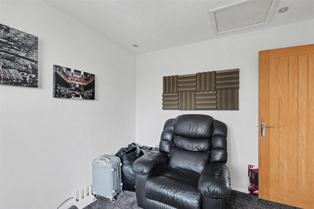 Bedroom 2 2.jpeg