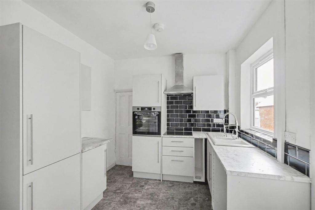 Kitchen 1.jpeg