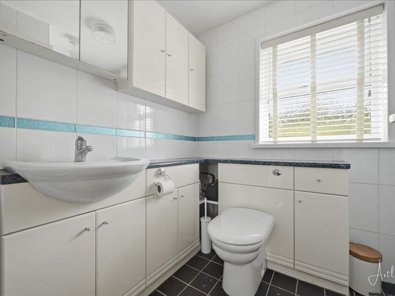 Ensuite cloakroom