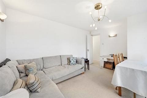 2 bedroom apartment to rent, Britten Close, Wellgarth Road, London, NW11