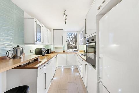 2 bedroom apartment to rent, Britten Close, Wellgarth Road, London, NW11