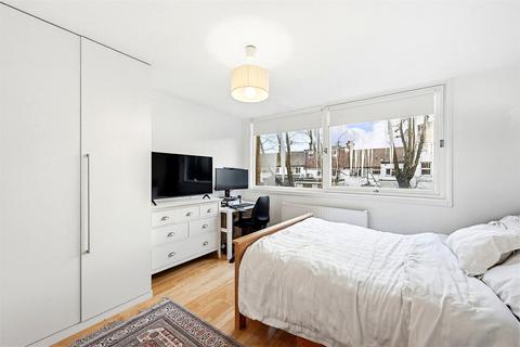 2 bedroom apartment to rent, Britten Close, Wellgarth Road, London, NW11