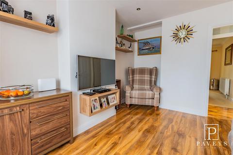 undefined, Chestnut Avenue, Kirby Cross