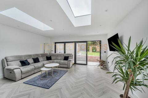 4 bedroom house for sale, Ramillies Road, Mill Hill, NW7