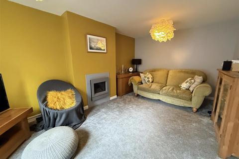 2 bedroom apartment to rent, South Ford Road, Dartmouth