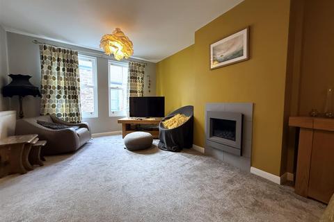 2 bedroom apartment to rent, South Ford Road, Dartmouth