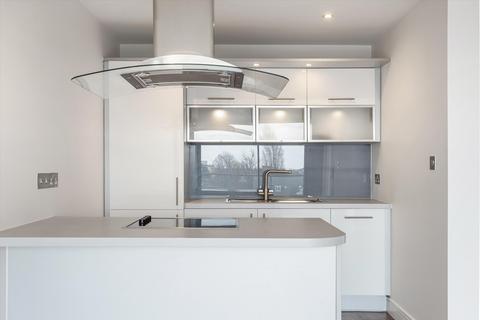 2 bedroom flat to rent, Balham Hill, London, SW12
