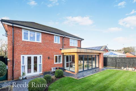 4 bedroom detached house for sale, Grange Close, Leyland PR25