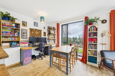 2 bedroom flat for sale, Iron Railway Close, Coulsdon CR5