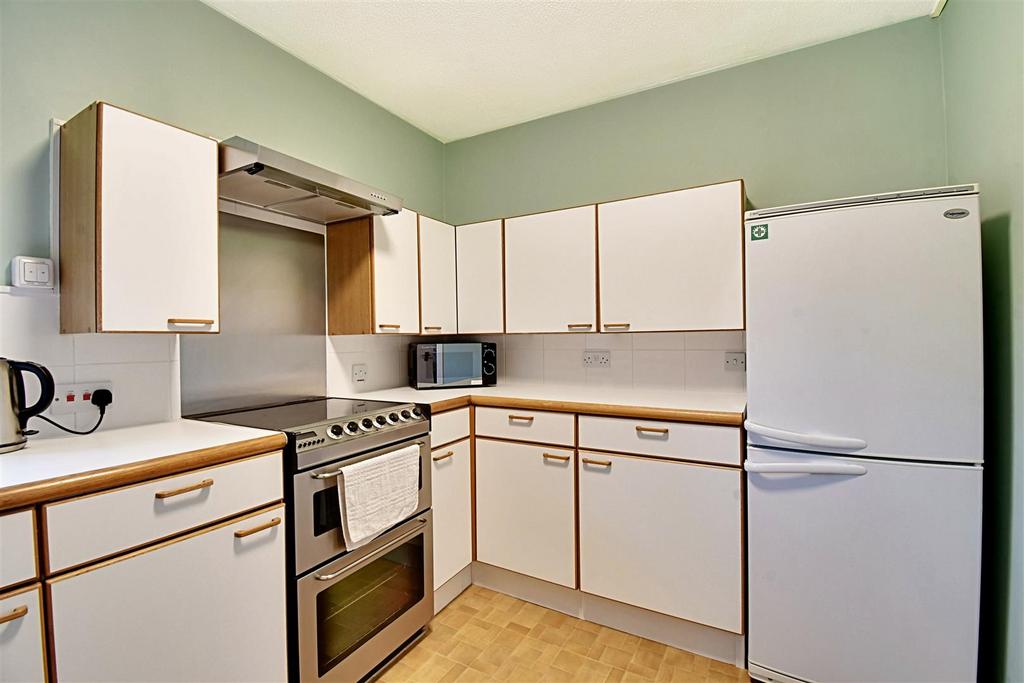 Kitchen 2.jpg