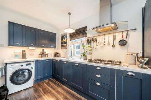 2 bedroom flat for sale, Charlton Road, London SE7
