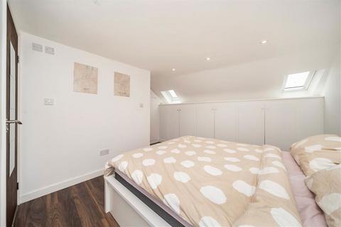 2 bedroom flat for sale, Charlton Road, London SE7