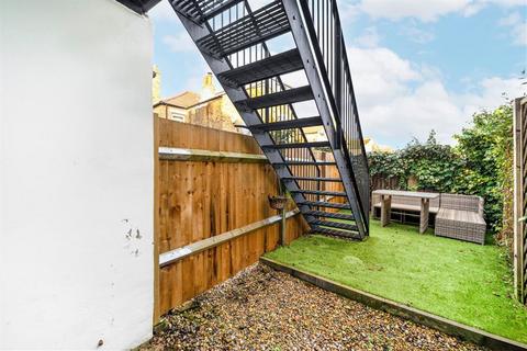 2 bedroom flat for sale, Charlton Road, London SE7