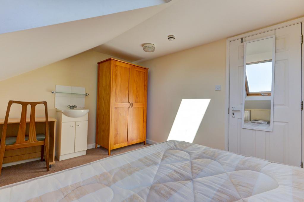 Bright attic double bedroom with a comfortable ...