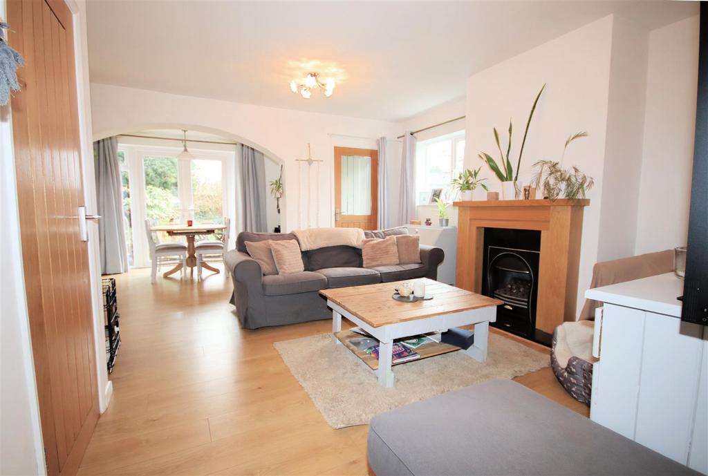 Lounge/Dining Room