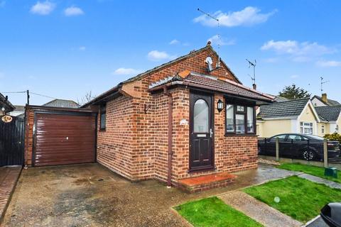 1 bedroom bungalow for sale, Waarem Avenue, Canvey Island SS8