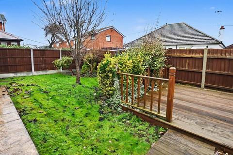 1 bedroom bungalow for sale, Waarem Avenue, Canvey Island SS8