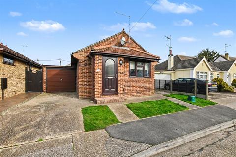 1 bedroom bungalow for sale, Waarem Avenue, Canvey Island SS8