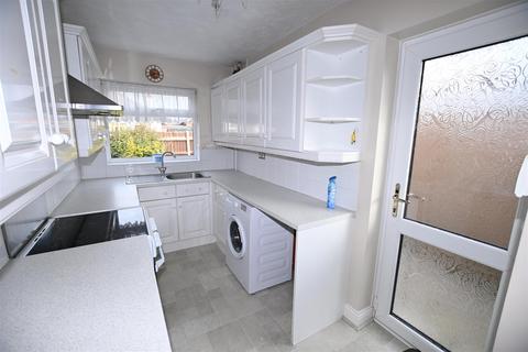 1 bedroom bungalow for sale, Waarem Avenue, Canvey Island SS8