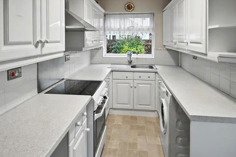 1 bedroom bungalow for sale, Waarem Avenue, Canvey Island SS8