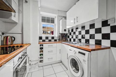 2 bedroom flat for sale, Loughborough Estate, London