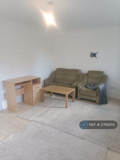 1 bedroom in a house share to rent, Anton Way, Aylesbury, HP21