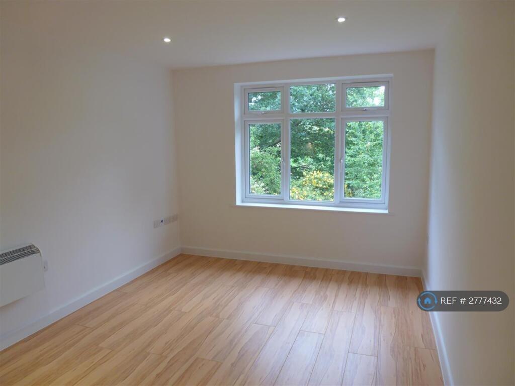 Empty Bredroom