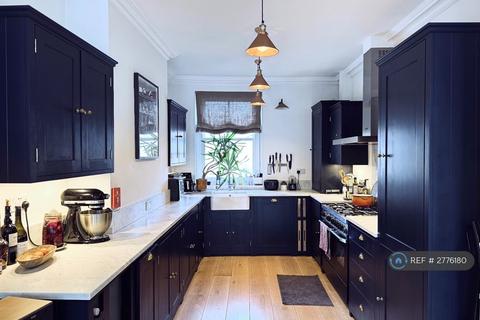 2 bedroom flat to rent, Jones Mews, London, SW15