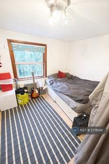Studio to rent, Dennington Park Road, London, NW6