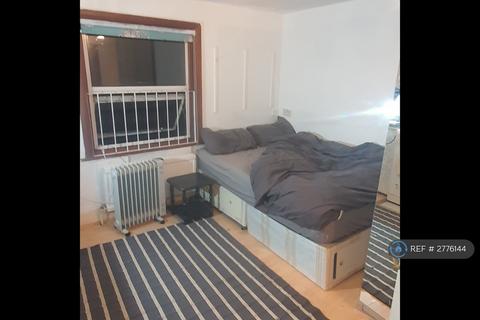 Studio to rent, Dennington Park Road, London, NW6