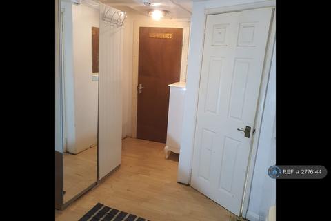 Studio to rent, Dennington Park Road, London, NW6