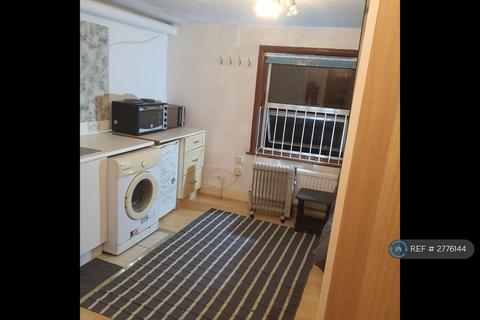 Studio to rent, Dennington Park Road, London, NW6