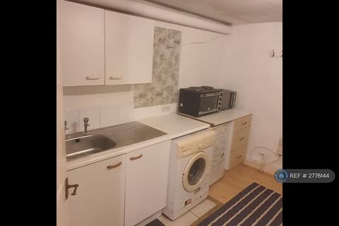 Studio to rent, Dennington Park Road, London, NW6