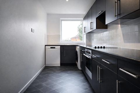 2 bedroom flat to rent, Selworthy Close, Wanstead