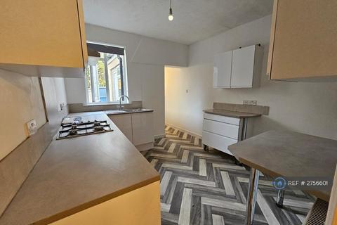 2 bedroom terraced house to rent, Church Street, Bolton, BL5