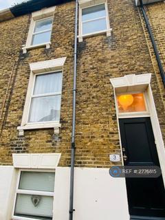2 bedroom flat to rent, Fonblanque Road, Sheerness, ME12