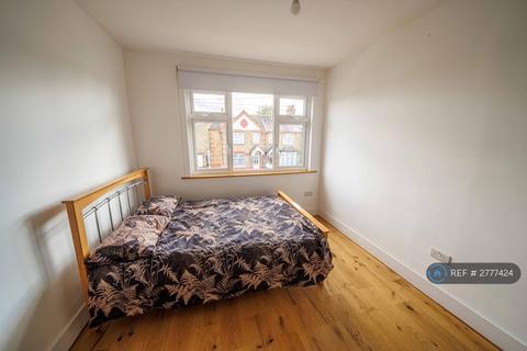 1 bedroom in a house share to rent, Ladbroke Road, Enfield, EN1