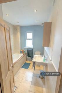 1 bedroom in a house share to rent, Ladbroke Road, Enfield, EN1