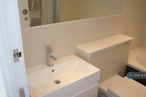 1 bedroom terraced house to rent, Westbourne Road, London, N7