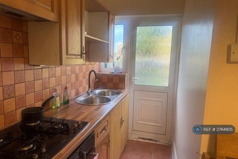 Studio to rent, Melrose Road, Coulsdon, CR5