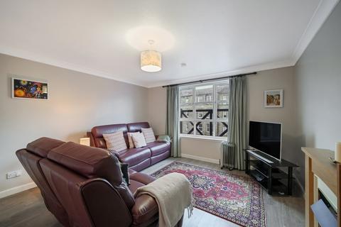 19/10 Russell Gardens, Edinburgh, EH12 5PP