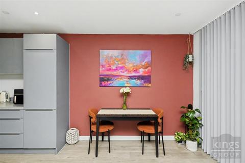 1 bedroom flat for sale, Station Road, London