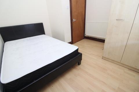 2 bedroom flat to rent, Treharris St, Cardiff CF24